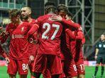 gelandang-18-tahun-liverpool-tyler-morton-mengenakan-nomor-punggung-84.jpg