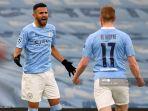 gelandang-aljazair-manchester-city-riyad-mahrez-kiri-merayakan-gol-dengan-kevin-de-bruyne.jpg