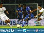 gelandang-arema-fc-ricky-kayame.jpg