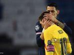 gelandang-argentina-paris-saint-germain-angel-di-maria-mencium-lionel-messi.jpg