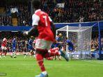 gelandang-arsenal-inggris-bukayo-saka-depan.jpg