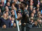 gelandang-arsenal-inggris-bukayo-saka-merayakan-setelah-mencetak-gol-pertama.jpg