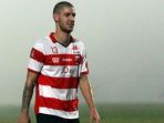 gelandang-asing-madura-united-dane-milovanovic_20161224_123647.jpg