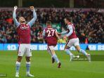 gelandang-aston-villa-asal-argentina-emiliano-buendia-selebrasi-gol-lucas-digne.jpg