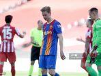 gelandang-barcelona-asal-belanda-frenkie-de-jong-meninggalkan-lapangan.jpg