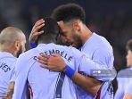 gelandang-barcelona-pierre-emerick-aubameyang-kanan-merayakan-gol-dengan-dembele.jpg