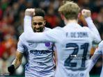 gelandang-barcelona-pierre-emerick-aubameyang-melakukan-selebrasi-setelah-mencetak-gol.jpg