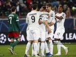 gelandang-bayern-munchen-asal-jerman-joshua-kimmich-merayakan-bersama-rekan-satu-tim.jpg