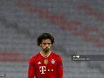 gelandang-bayern-munich-jerman-leroy-sane-menyaksikan-pertandingan-sepak-bola-leg-pertama.jpg