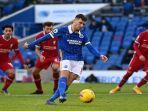 gelandang-brighton-pascal-gross-mencetak-gol-lewat-penalti-ke-gawang-liverpool.jpg