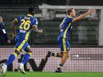 gelandang-ceko-hellas-verona-antonin-barak-melakukan-selebrasi-setelah-mencetak-gol.jpg