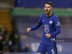 gelandang-chelsea-italia-jorginho-merayakan-gol-kedua-mereka-dari-titik-penalti.jpg