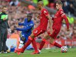 gelandang-chelsea-ngolo-kantemelewati-pemain-tengah-liverpool-asal-brasil-fabinho.jpg