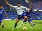 gelandang-chelsea-prancis-ngolo-kante-kanan-bersaing-dengan-striker-aston-villa.jpg