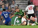 gelandang-chelsea-raheem-sterling-mencetak-gol-pembuka-ke-gawang-tuan-rumah-southampton.jpg
