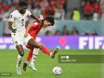 gelandang-ghana-thomas-partey-berebut-bola-dengan-gelandang-korea-selatan-hwang-in-beom.jpg