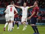 gelandang-inggris-jordan-henderson-kedua-dari-kiri-melakukan-selebrasi-dengan-harry-kane.jpg