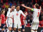 gelandang-inggris-jordan-henderson-kiri-melakukan-selebrasi-dengan-rekan-satu-timnya.jpg