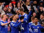 gelandang-inggris-leicester-city-james-maddison-merayakan-gol-kedua-timnya.jpg