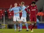 gelandang-inggris-manchester-city-phil-foden-kiri-melakukan-selebrasi-setelah-mencetak-gol-keempat.jpg