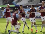 gelandang-inggris-west-ham-united-jesse-lingard-tengah-merayakan-bersama-rekan-satu-timnya.jpg