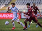 gelandang-italia-inter-milan-nicolo-barella-kiri-mengalahkan-antonio-sanabria.jpg