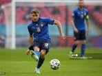 gelandang-italia-marco-verratti-kiri-dan-bek-austria-aleksandar-dragovic-bersaing.jpg