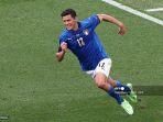 gelandang-italia-matteo-pessina-berlari-untuk-merayakan-gol-pembukanya.jpg