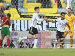 gelandang-jerman-serge-gnabry-2ndr-merayakan-mencetak-gol-kedua-timnya.jpg