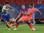gelandang-kolombia-fc-porto-luis-diaz-kiri-bersaing-dengan-bek-inggris-chelsea-reece-james.jpg
