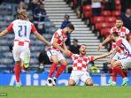 gelandang-kroasia-nikola-vlasic-merayakan-gol-pertama-bersama-rekan-satu-timnya.jpg