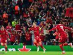 gelandang-liverpool-asal-inggris-jordan-henderson-tengah-merayakan-dengan-rekan-satu-timnya.jpg