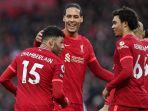 gelandang-liverpool-inggris-alex-oxlade-chamberlain-kiri-merayakan-mencetak-gol-kedua-timnya.jpg