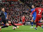 gelandang-liverpool-luiz-diaz-berhadapan-dengan-kiper-union-sg-anthony-moris.jpg