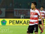 gelandang-madura-united-asep-berlian.jpg