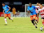 gelandang-madura-united-slamet-nurcahyono_20180719_205225.jpg