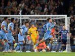 gelandang-manchester-city-inggris-jack-grealish-c-kanan-berlari.jpg