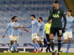 gelandang-manchester-city-jerman-ilkay-gundogan-2l-merayakan-gol-kedua-timnya.jpg