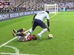gelandang-manchester-united-daniel-james-terinjak-moussa-sissoko.jpg