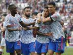 gelandang-manchester-united-inggris-jesse-lingard-dengan-cristiano-ronaldo.jpg
