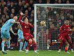 gelandang-newcastle-united-inggris-jonjo-shelvey-kiri-menembak-untuk-mencetak-gol-pembuka.jpg