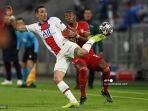 gelandang-paris-saint-germain-angel-di-maria-kiri-dan-bayern-munich-david-alaba.jpg