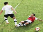 gelandang-persib-bandung-beckham-putra-bawah.jpg