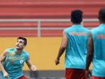 gelandang-persipura-jayapura-robertino-pugliara_20141119_211144.jpg