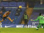 gelandang-portugal-wolverhampton-wanderers-pedro-neto-kiri-melakukan-tembakan-ke-gawang.jpg