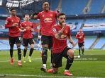 gelandang-portugis-manchester-united-bruno-fernandes-merayakan-bersama-rekan-satu-timnya.jpg