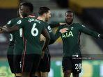 gelandang-prancis-tottenham-hotspur-tanguy-ndombele-kanan-mengatur-gol-pertama.jpg