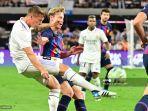 gelandang-real-madrid-tony-kross-berduel-dengan-pemain-barcelona.jpg