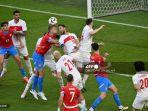 gelandang-republik-ceko-tomas-soucek-cl-dan-gelandang-turki-hakan-calhanoglu-tengah.jpg