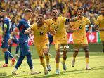 gelandang-rumania-razvan-marin-3k-merayakan-gol-timnya-dari-titik.jpg